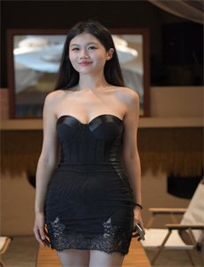 《大胸美女100%露出奶的游戏-13一14xxx欧美》