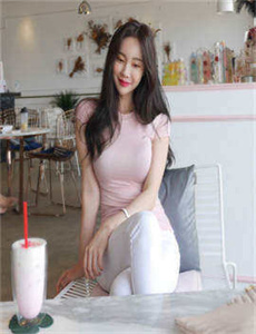 《女人去掉所有服装小内无爱心-成人性爱图片》